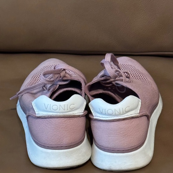 Vionic Joey Nubuck Sneaker in Mauve Size 6.5 - Picture 2 of 8